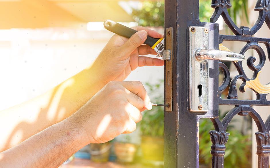 ouvrir une porte fermée à clé Luzarches