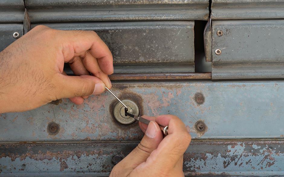 ouvrir une porte fermée à clé Luzarches