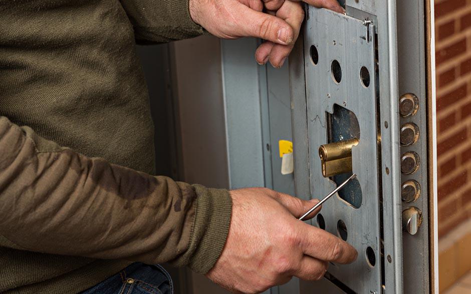  ouvrir une porte fermée à clé Luzarches